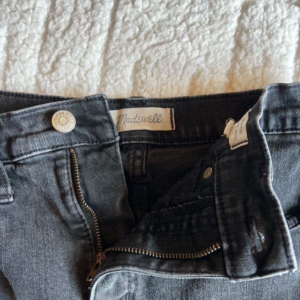 Madewell | High Rise |‎ Denim | Shorts | Black | 24 - Picture 4 of 6
